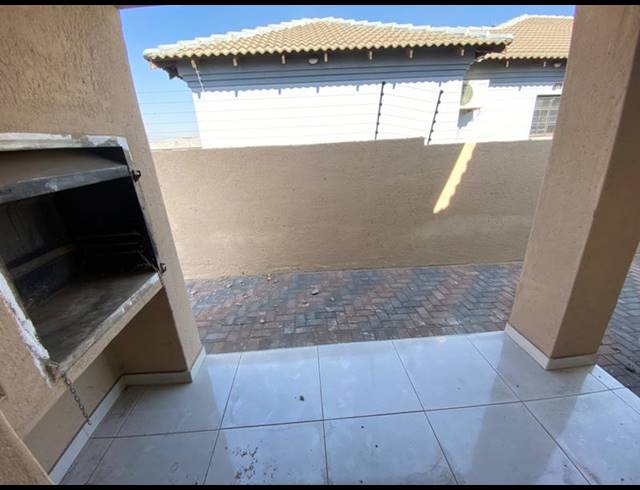 4 BEDROOM HOUSE FOR SALE IN AERORAND